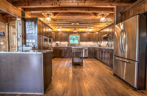 Black Mountain House | Black Mountain Hilltop Retreat | Luxury Log Cabin with Mountain Views