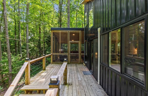 Rogers Cabin | Black Pearl ~ A creative new space near the Gorge Underground!