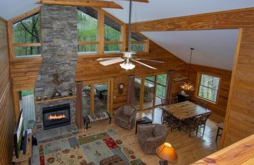 Brevard House | Blissful Bears Mountain · Blissful Bear Cabin, Long Range View 2