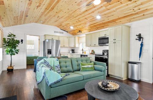 Williamstown House | Block of 5 Lodges at Eden Reserve - For Groups