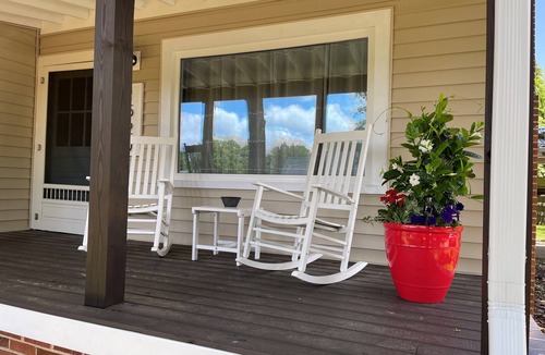 Sylvan Heights Cottage | Blue Ridge Retreat - Peaceful Cottage within easy reach - 1 mile to Downtown.n