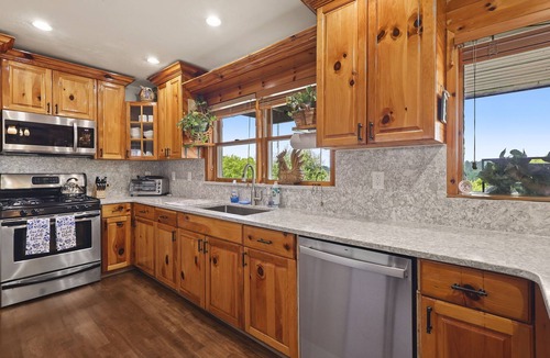 Piney Creek Cabin | Blue Ridge Spectacular Mountain View Cabin-Fire Pit Game-room Wrap Around Porch