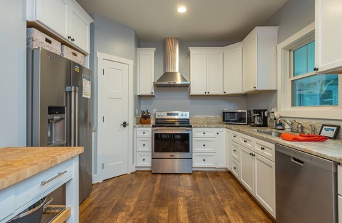 Black Mountain House | Blueberry Grove | Pet Friendly Blueberry Farm Walking Distance to Town!