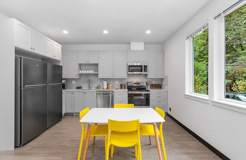 North Queen Anne House | Bobba Fett's Carbonite Suite