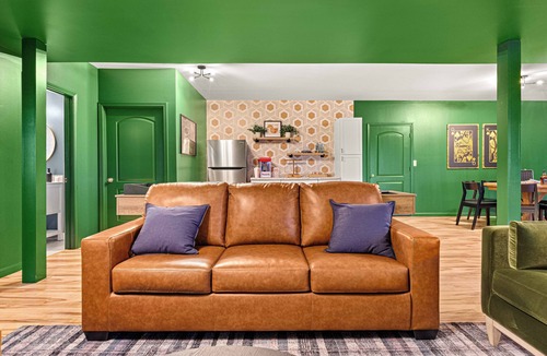 Frankfort House | Bocce Ball Ct, Hot Tub, Game Room, EV Charger, Mins to Buffalo Trace Distillery!