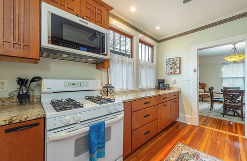 Kenilworth House | Bohemian Paradise | Near Downtown | Monthly Stays!