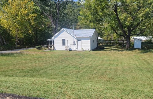 Erwin House | Booth Homeplace- Updated 1900s cottage