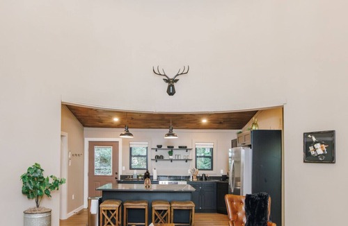 Saint Helens House | Bourbon Silo Cabin | Kings | Sleep 8 | SxS Trailer