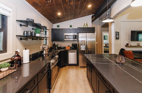 Saint Helens House | Bourbon Silo Cabin | Kings | Sleep 8 | SxS Trailer