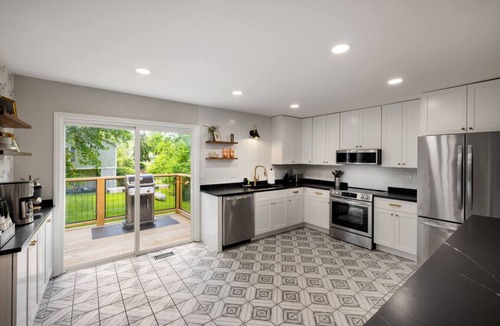Frankfort House | Bourbon Trail*River Views*Hot Tub*Sauna*EVSE*WiFi