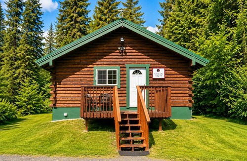 Bear Creek Cabin | Box Canyon Cabin Bear's Den Cabin - 2 bed, WI-FI