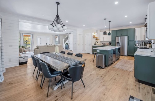Frankfort House | Brand New Build > Hot Tub > 3 King Beds > 7 Minutes to Buffalo Trace