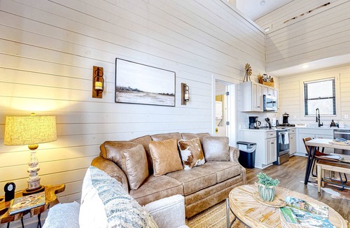 Sevierville Cabin | Brand New Cabin Overlooking Douglas Lake・Hot Tub