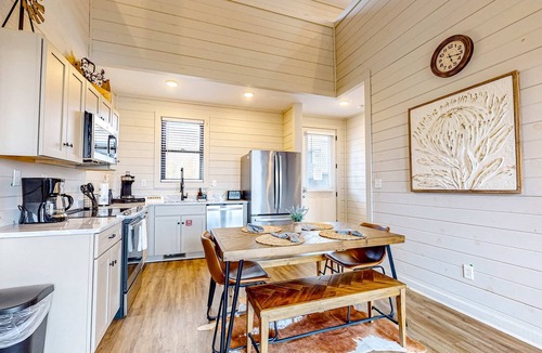 Sevierville Cabin | Brand New Cabin Overlooking Douglas Lake・Hot Tub