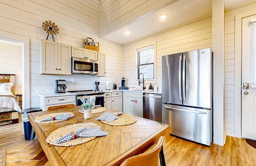 Sevierville Cabin | Brand New Cabin Overlooking Douglas Lake・Hot Tub