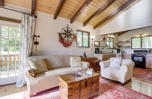 Alpine Lake Cabin | Breathtaking Lake Views | Walk to Alpine Lake