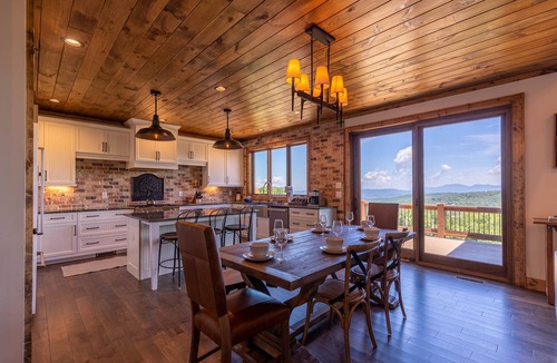 Banner Elk Cabin | Breezeway Lodge at Eagles Nest - hot tub, huge views, all Suite style rooms, close to tennis