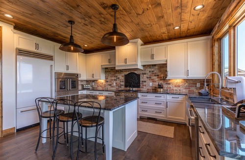 Banner Elk Cabin | Breezeway Lodge at Eagles Nest - hot tub, huge views, all Suite style rooms, close to tennis