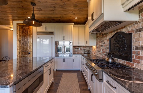 Banner Elk Cabin | Breezeway Lodge at Eagles Nest - hot tub, huge views, all Suite style rooms, close to tennis