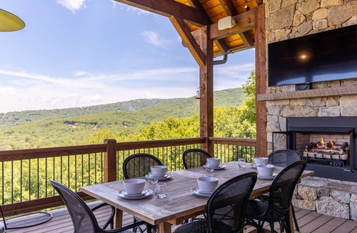 Banner Elk Cabin | Breezeway Lodge at Eagles Nest - hot tub, huge views, all Suite style rooms, close to tennis