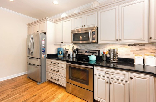 Black Mountain House | Bright & Charming 3BR Home in Black Mountain - Walk to Downtown & Lake Tomahawk