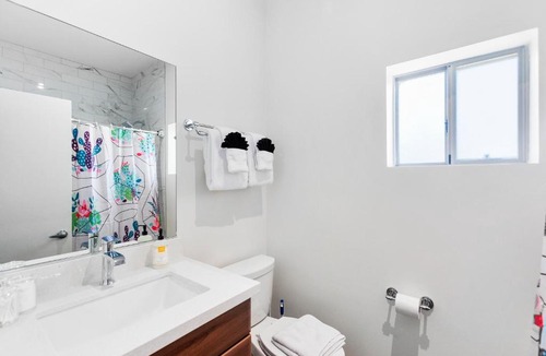 Roosevelt Apartment | Bright Micro-Flat steps from DTPH Pool & Parking