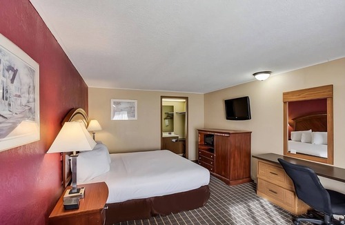 Summit Hotel | Budget-friendly Accommodation at Knights Inn Ashland! Onsite Pool, Free Parking!