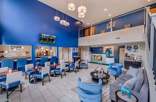 Lexington House | Budget-Friendly Property, Free Breakfast, Free Parking, Onsite Pool