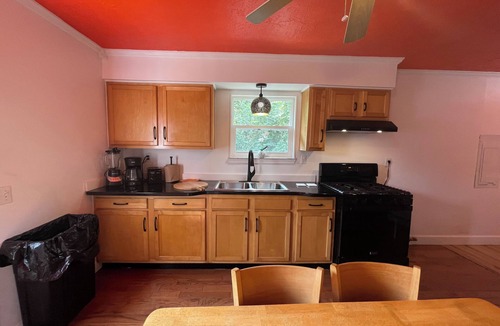 Stanton House | BUDGET HOUSE 58 Modern 3-bedroom house in charming Stanton with AC