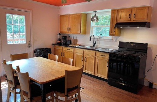 Stanton House | BUDGET HOUSE 58 Modern 3-bedroom house in charming Stanton with AC