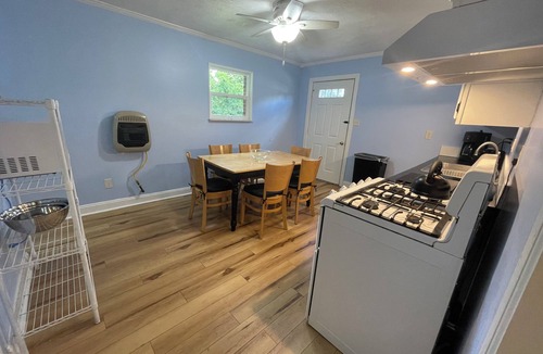 Stanton House | BUDGET HOUSE 97 Beautiful 3-bedroom house with AC in delightful Stanton