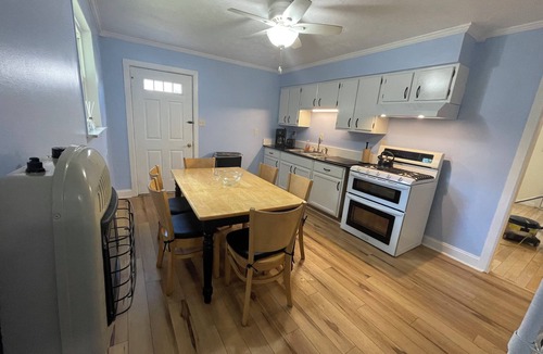 Stanton House | BUDGET HOUSE 97 Beautiful 3-bedroom house with AC in delightful Stanton