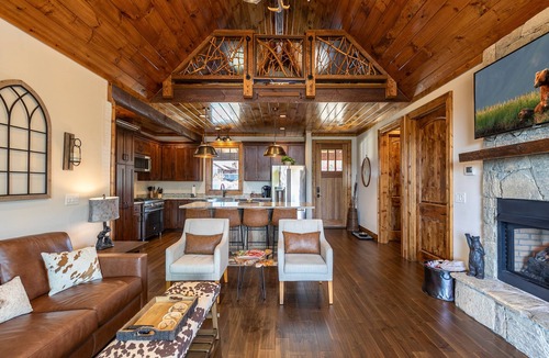 Banner Elk House | CaBearnet at Eagles Nest - Sunrise & Sunset view! Pets, firepit, hot tub, amenities