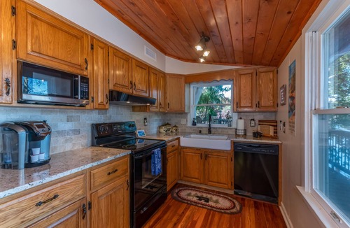 Lake Lure Cabin | Cabin at White Oak Point | Private Waterfront Cabin on Lake Lure with Hot Tub