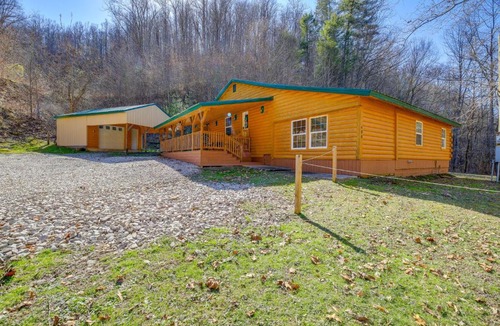 Ragland House | Cabin Close to ATV & Hiking Trails in Delbarton