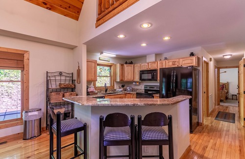 Banner Elk Cabin | Cabin Cove- Cabin between Sugar and Beech Mtns, hot tub, game tables, fire pit, yard, pets