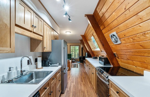 Berkeley Springs Cabin | Cabin Getaway: Hot Tub☆Location☆Berkeley Springs☆