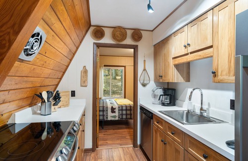Berkeley Springs Cabin | Cabin Getaway: Hot Tub☆Location☆Berkeley Springs☆