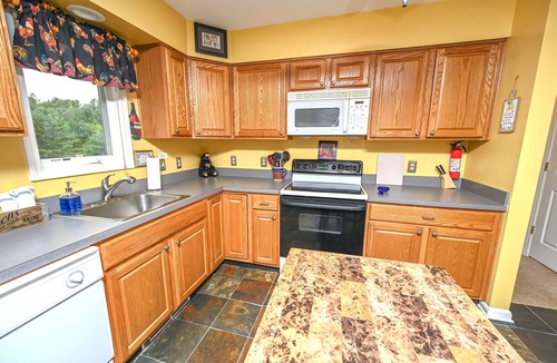Oakland House | Cabin in the woods, hot tub, pool table, fire pit, swing set