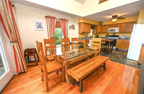 Oakland House | Cabin in the woods, hot tub, pool table, fire pit, swing set