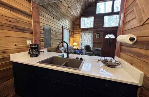 Rogers Cabin | Cabin in the woods with a hot tub and wi-fi