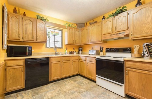 Chimney Rock Cabin | Cabin near Chimney Rock-Lake Lure-Asheville- DOG FRIENDLY