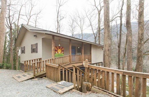 Chimney Rock Cabin | Cabin near Chimney Rock-Lake Lure-Asheville- DOG FRIENDLY
