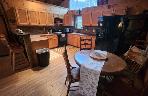 Frank Cabin | Cabin Near Still Waters