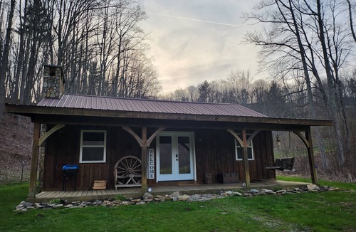 Frank Cabin | Cabin Near Still Waters