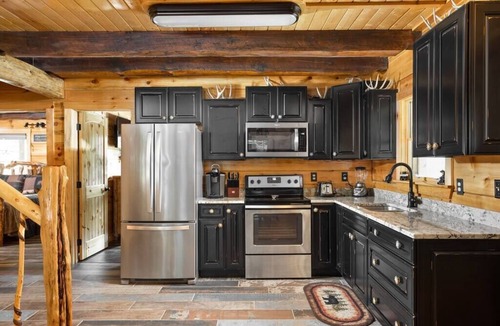 Slade Cabin | Cabin of Freedom Falls |Private Waterfall, Hot Tub | Secluded & Luxury Log Cabin Retreat
