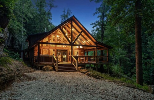 Rogers House | Cabin of Freedom Falls -Private Waterfall Hot Tub- Secluded & Luxury Log Cabin Retreat