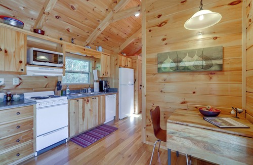 Columbus Cabin | Cabin on Serene Horse Farm Near TIEC & Wineries