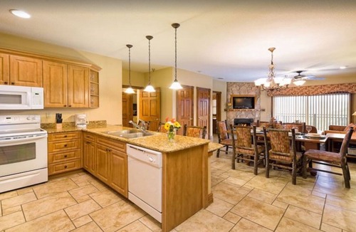 Gatlinburg Condo | Cabin Style Luxury Condo-Gatlinburg/Water Park