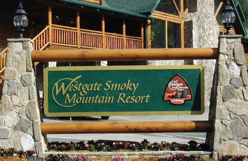 Gatlinburg Condo | Cabin Style Luxury Condo-Gatlinburg/Water Park